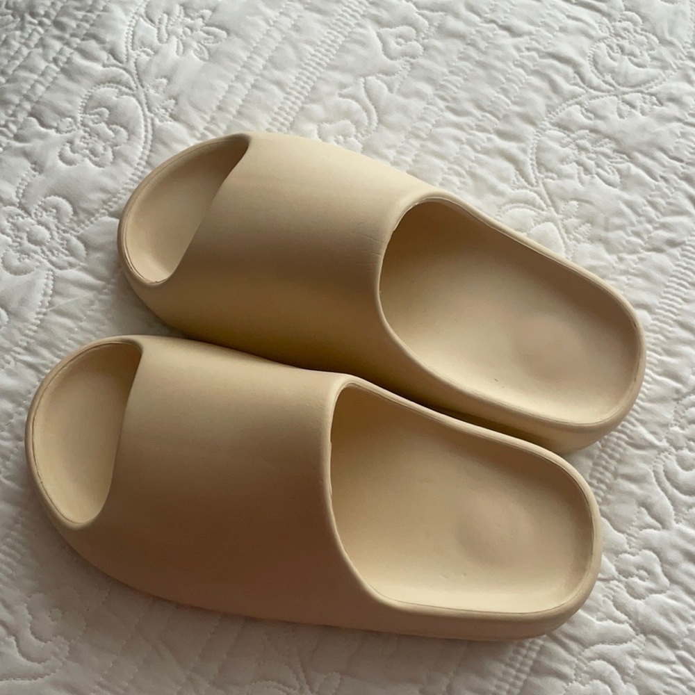 Amazon Yeezy Slides